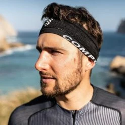 Bandeaux Sport COMPRESSPORT THIN HEADBAND ON/OFF BLACK 22 Noir 8 Bandeaux Sport COMPRESSPORT THIN HEADBAND ON/OFF BLACK 22 Noir -Bonnets Soldes Boutique 9 73102 thin headband on off black cu00010b 990 03